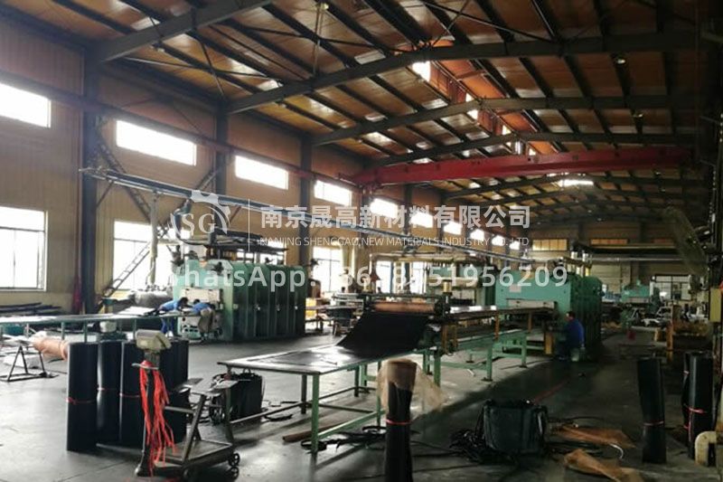 Plate vulcanizing machine