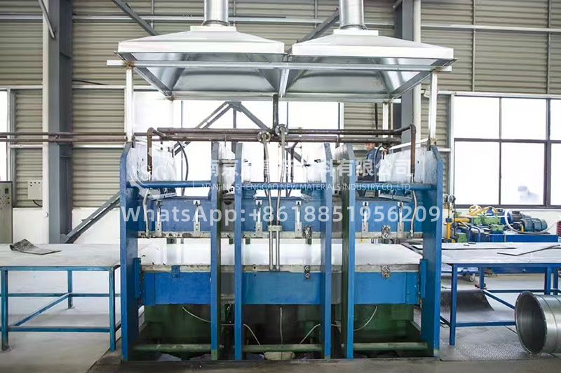 Plate vulcanizing machine