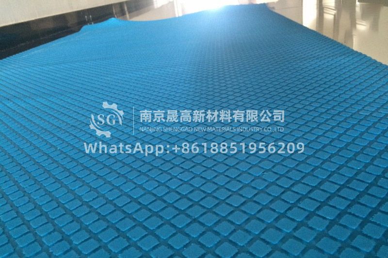 Non-slip rubber sheet
