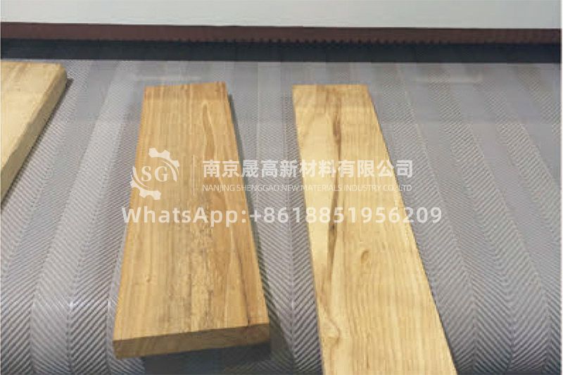 Conveyor belts for the timber 
